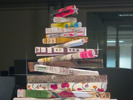 Un arbre de Nadal fet de paper reciclat